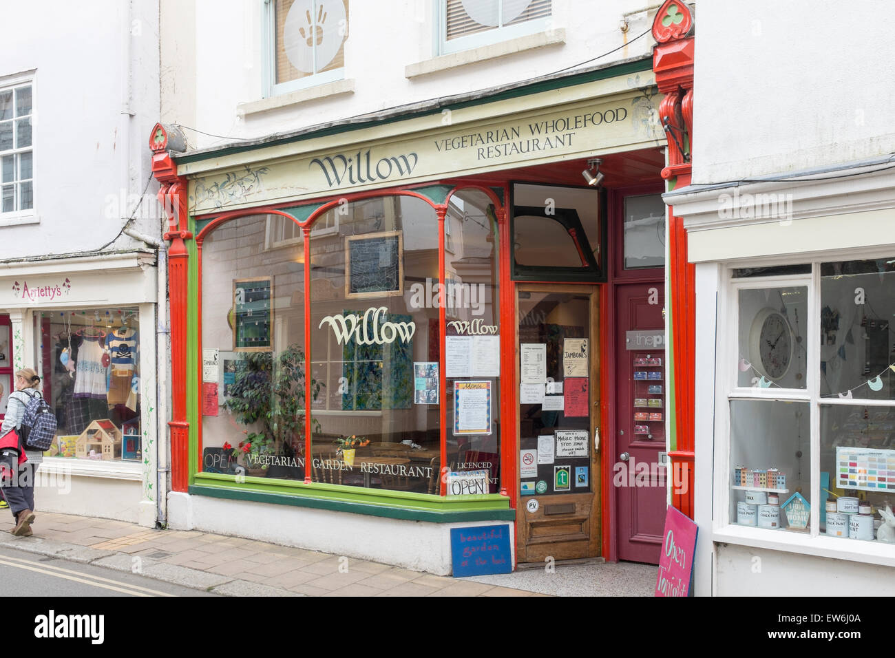 Willow vegetariano Ristorante integrali a Totnes, Devon Foto Stock