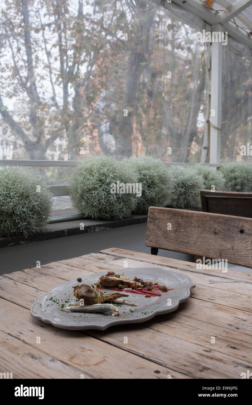 Piatto di sardine fritte in un ristorante italiano. Foto Stock