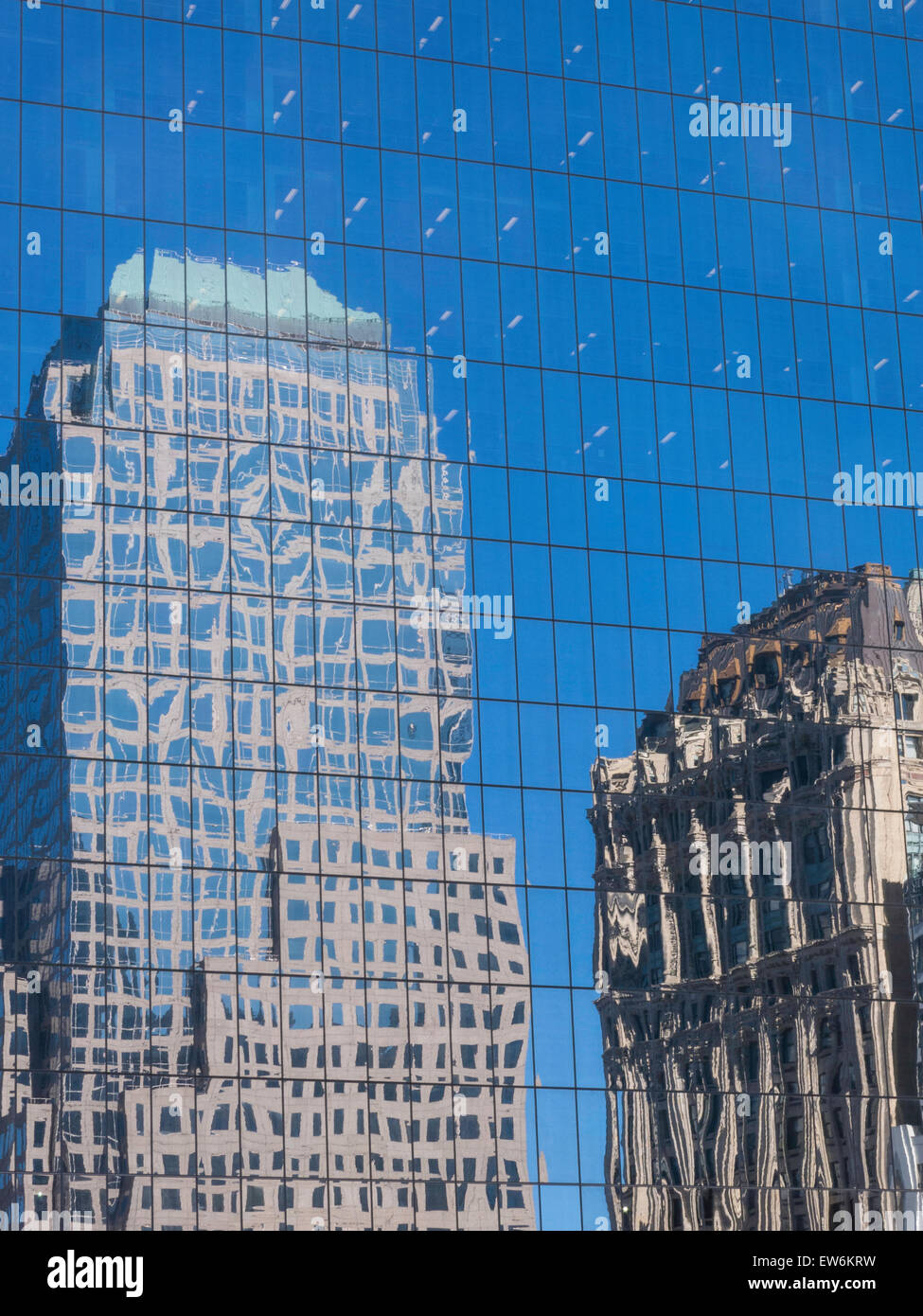 World Financial Center e 90 West Street riflessa nel palazzo di vetro, NYC Foto Stock