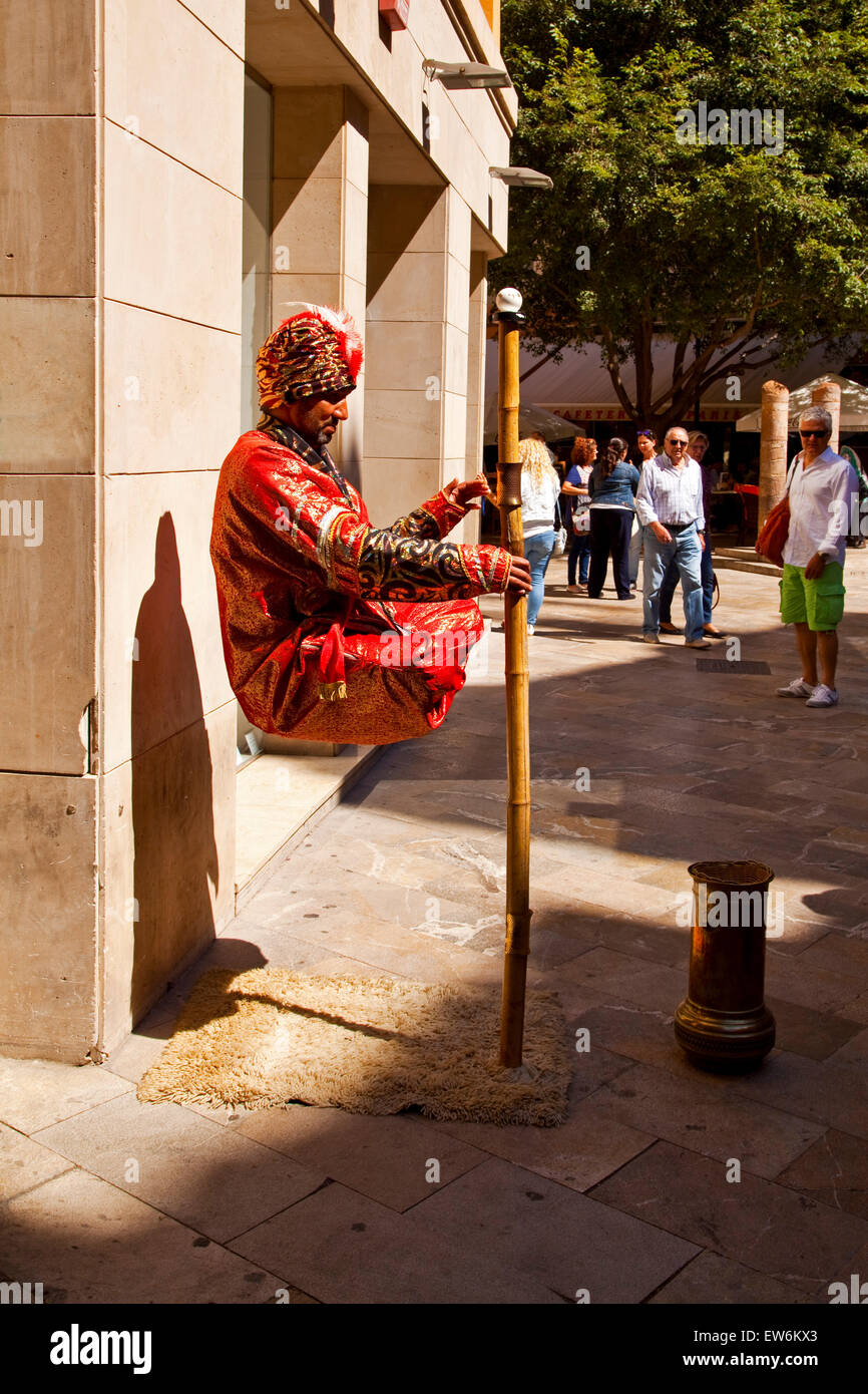 Un indiano street performer di Palma di Maiorca Foto Stock
