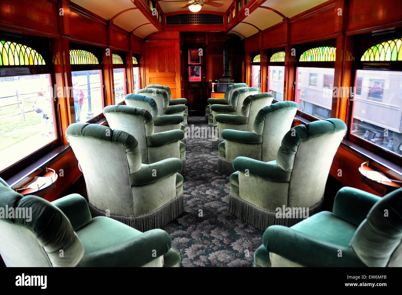 Strasburgo, Pennsylvania: First Class Lounge Auto con sedie girevoli su un vintage Strasburgo Railroad auto passeggeri * Foto Stock
