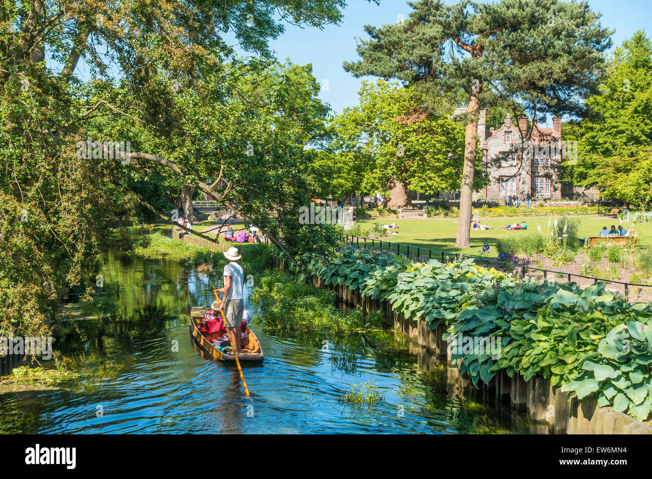 Westgate giardini parchi Tower House Casa Fiume Stour Canterbury Kent REGNO UNITO Foto Stock