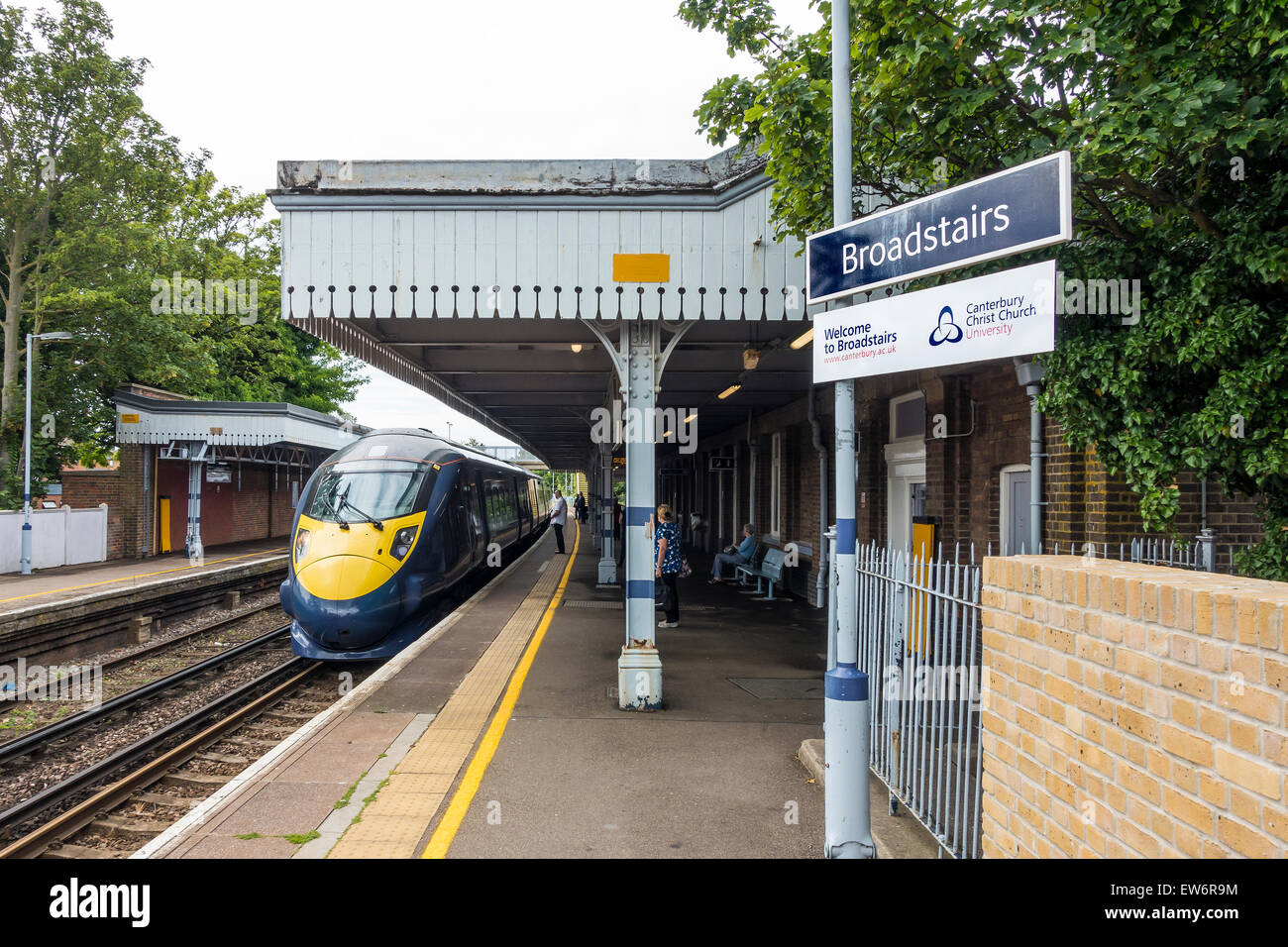 Broadstairs Station giavellotto HS1 passeggeri ferroviari Kent REGNO UNITO Foto Stock