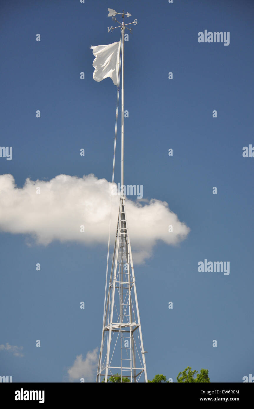 Un tempo equo segnale flag in corrispondenza di un fronte mare marina di Washington, NC, Stati Uniti d'America Foto Stock