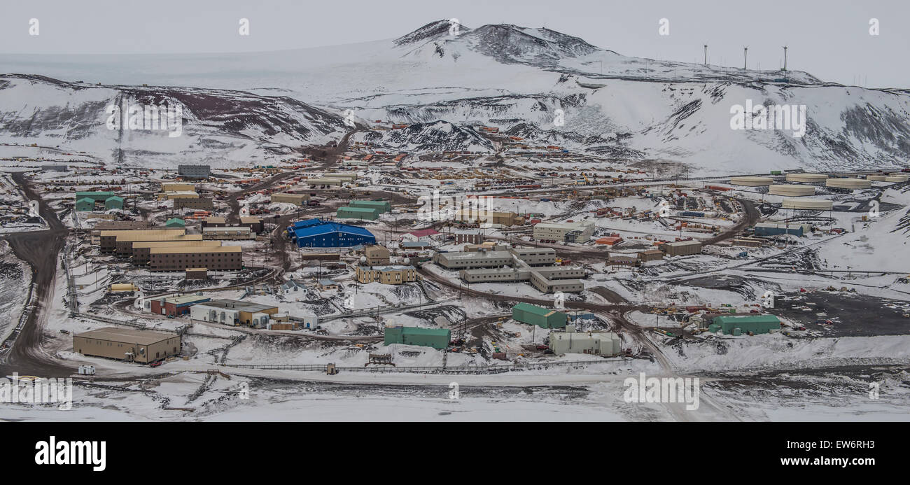 Stazione di McMurdo, Ross Island, Antartide dall'aria. Foto Stock