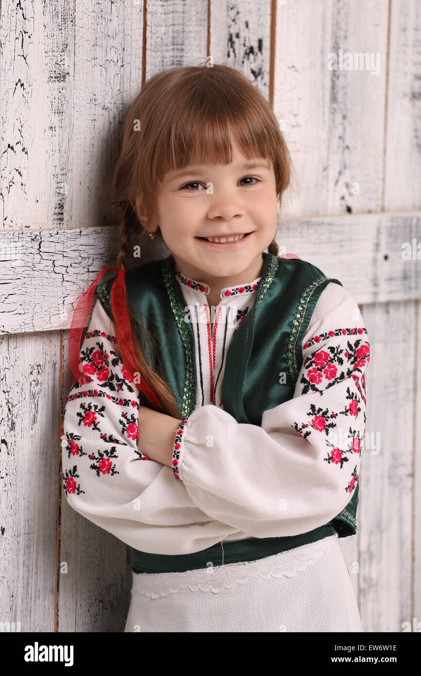 Bambina in tradizionale costume ucraino Foto Stock