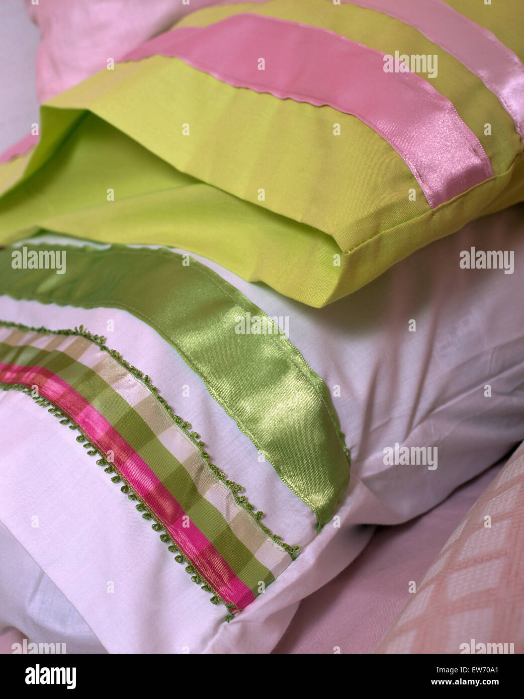 Close-up di cuscini con nastro applique Foto Stock