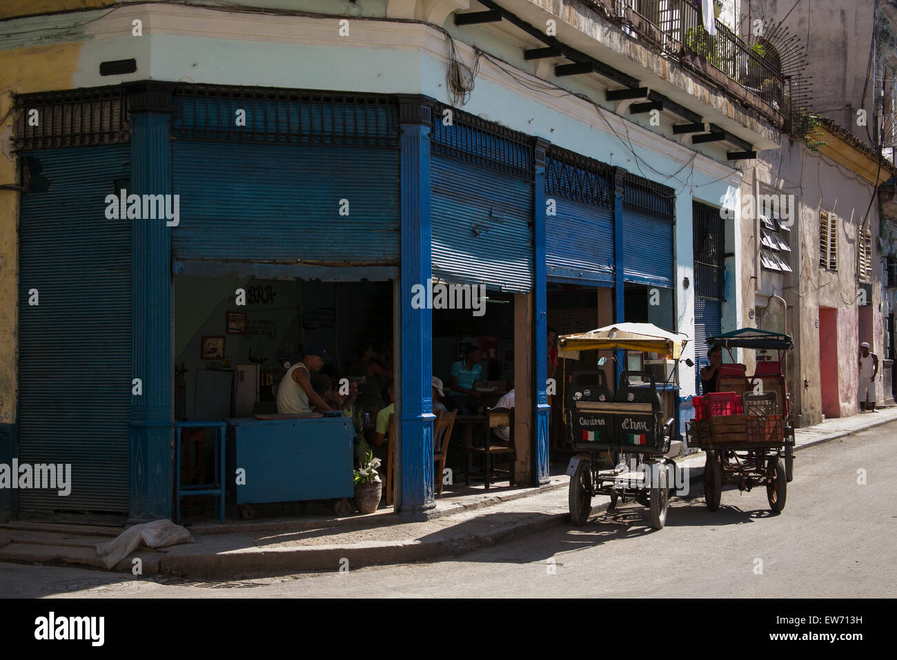 Un locali bar nella Vecchia Havana, Cuba. Foto Stock