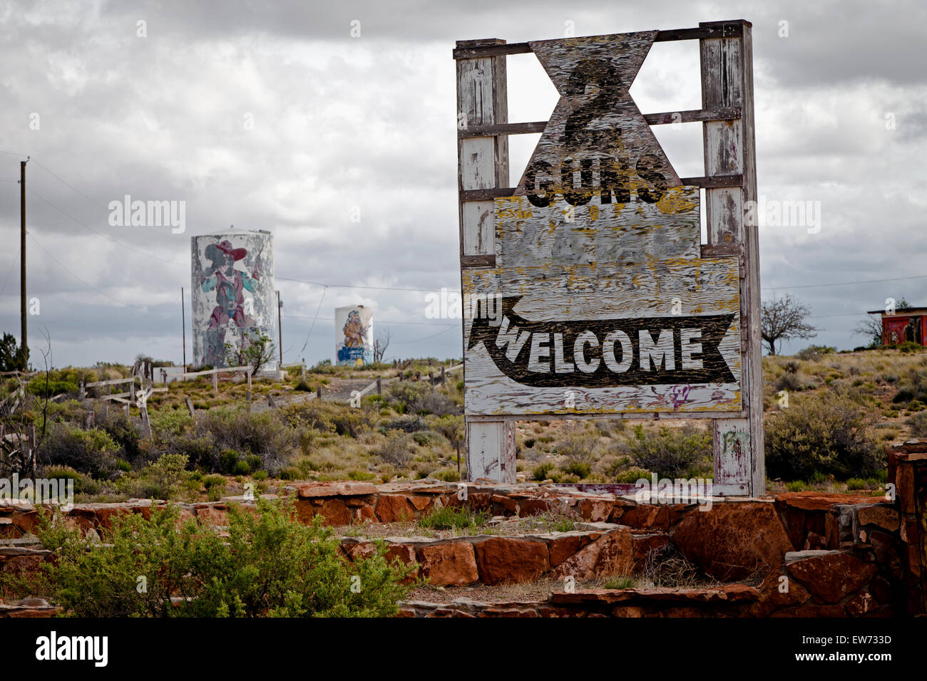2 pistole Kampground entrata. Due pistole si trova in Arizona, a est di Flagstaff, su ciò che è stato precedentemente noto come Route 66. Due pistole è stata origi Foto Stock