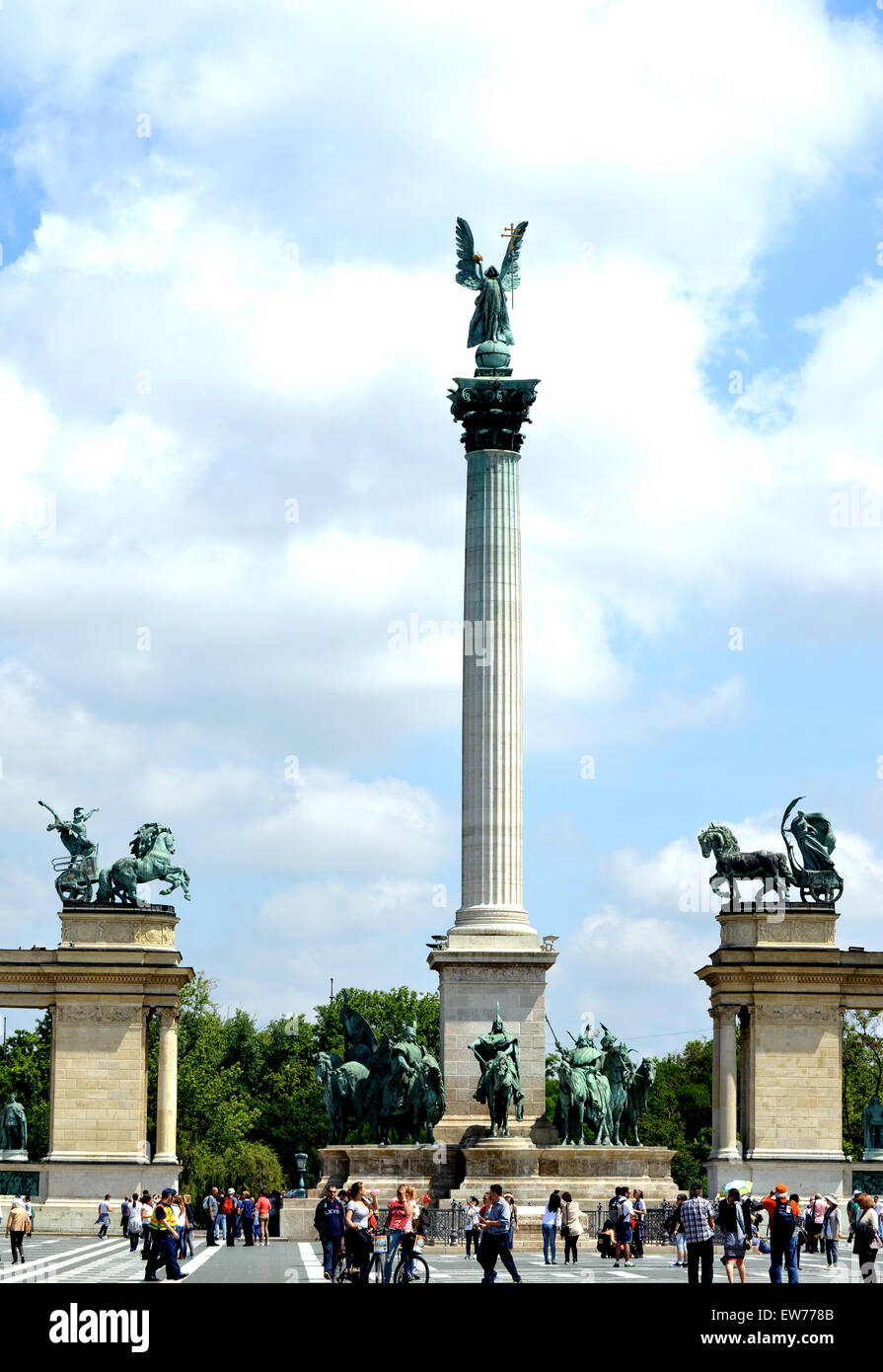 Piazza degli Eroi con il Monumento millenario ungherese di Budapest Foto Stock