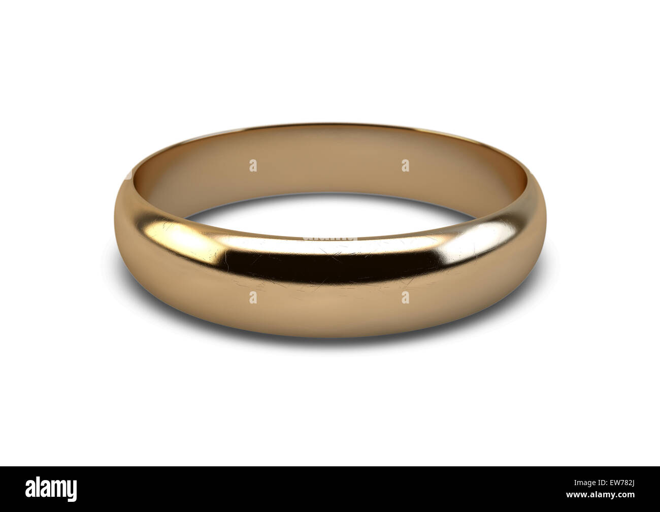 Un oro anello di nozze in appoggio su un isolato sfondo bianco Foto Stock