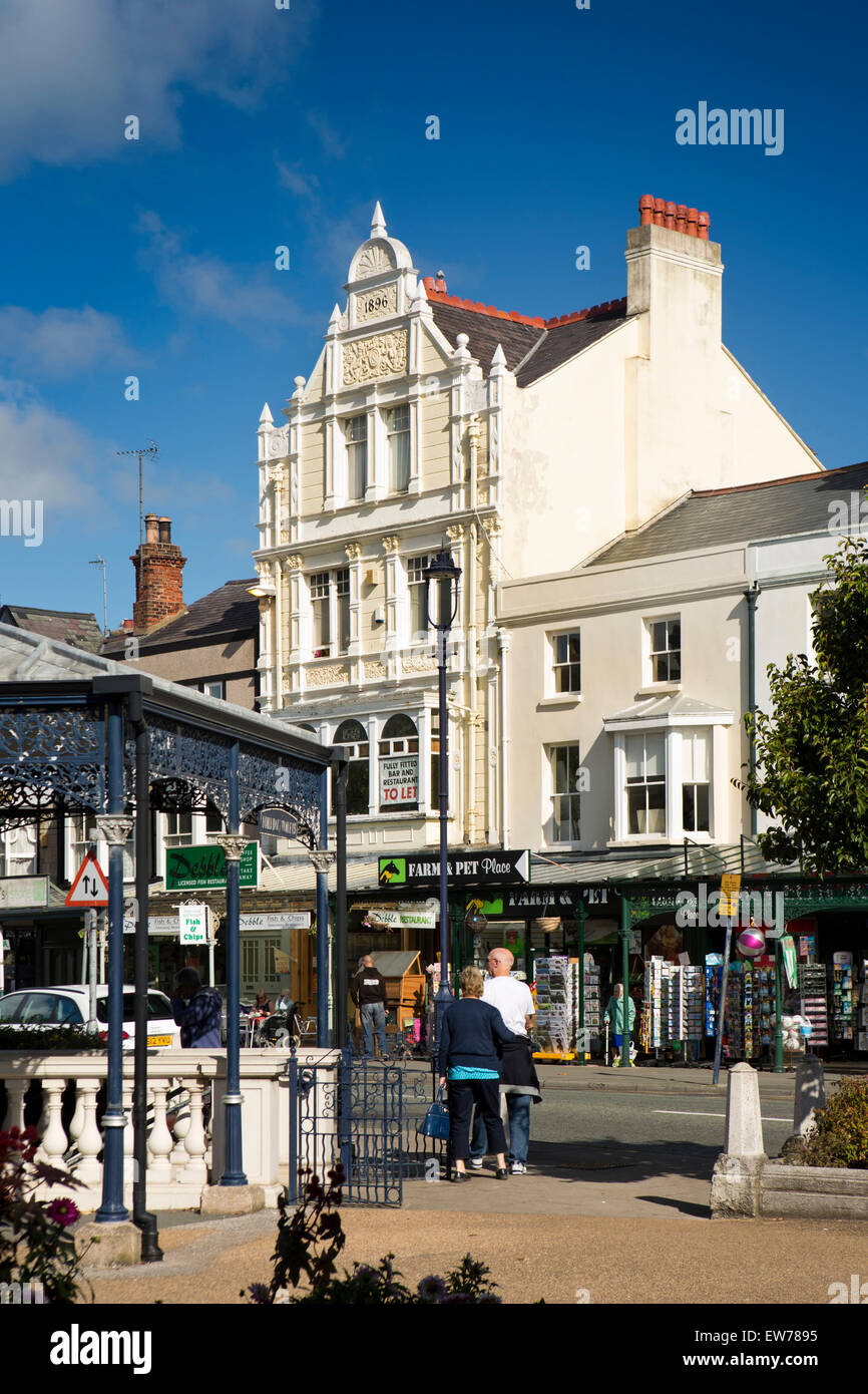 Nel Regno Unito, in Galles, Conwy, Llandudno, Mostyn Street, tardo elegante edificio Vittoriano al North Western Gardens Foto Stock