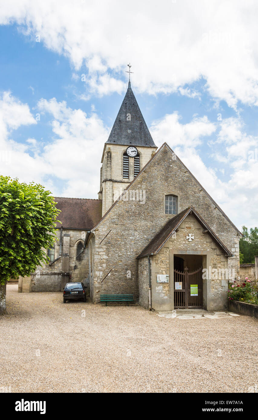 Eglise Saint-Crepin, Saint-Crepinien, colle dello Chaussy, una chiesa tradizionale in un piccolo villaggio francese in Ile-de-France, Francia settentrionale Foto Stock