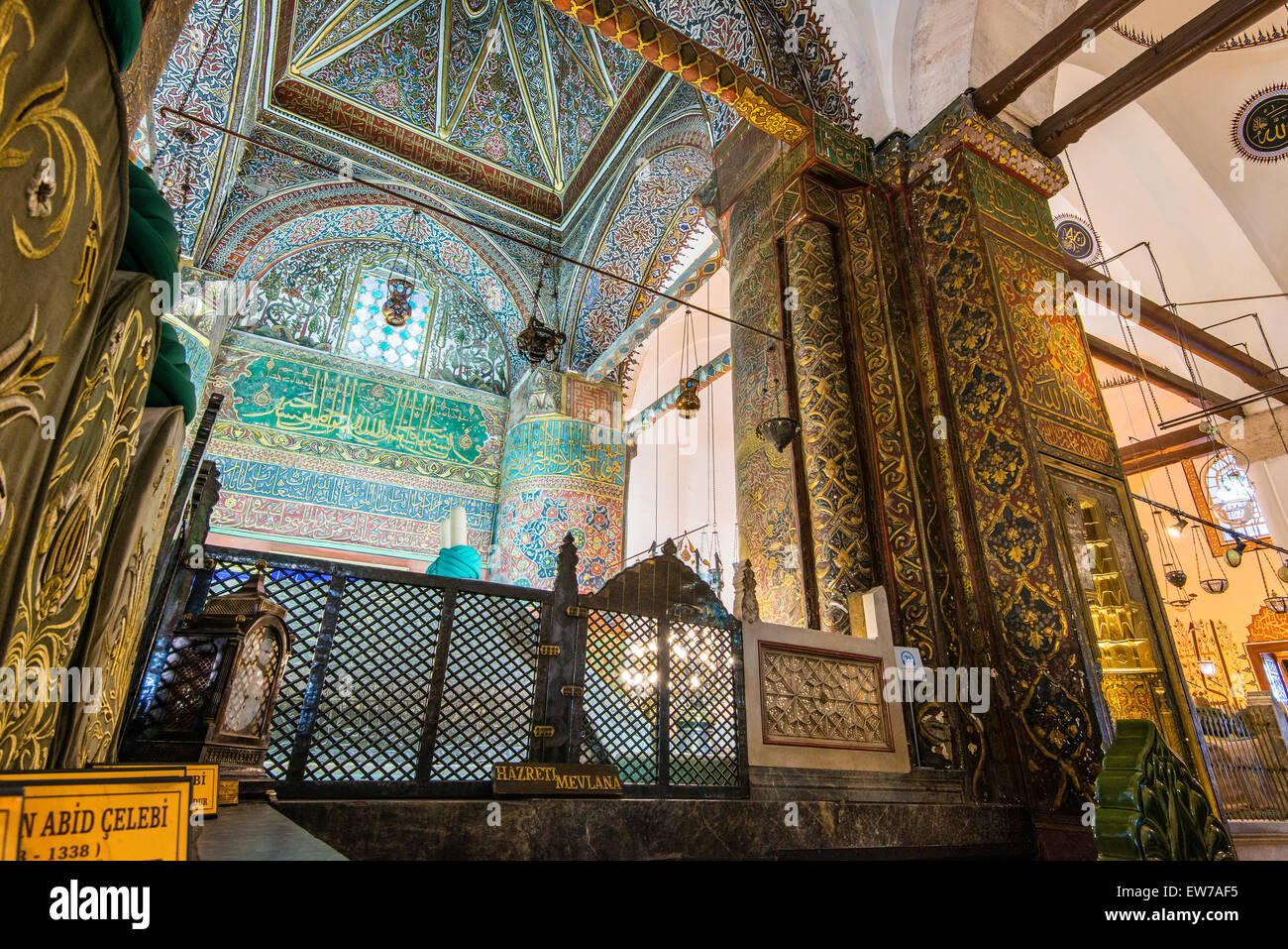 Mevlana la tomba all'interno del museo di Mevlana, Konya, Turchia Foto Stock