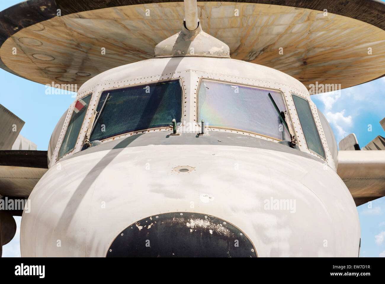 HATZERIM, Israele - 27 Aprile 2015: Northrop Grumman E-2 Hawkeye Foto Stock