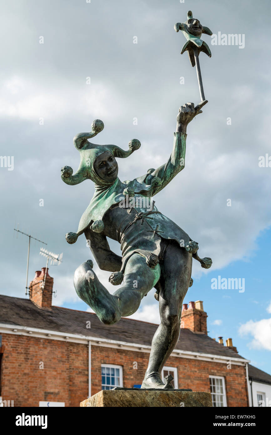 Lo stolto o jester è un personaggio popolare nella commedia di Shakespeare e questa statua in Stratford upon Avon celebra questo personaggio Foto Stock