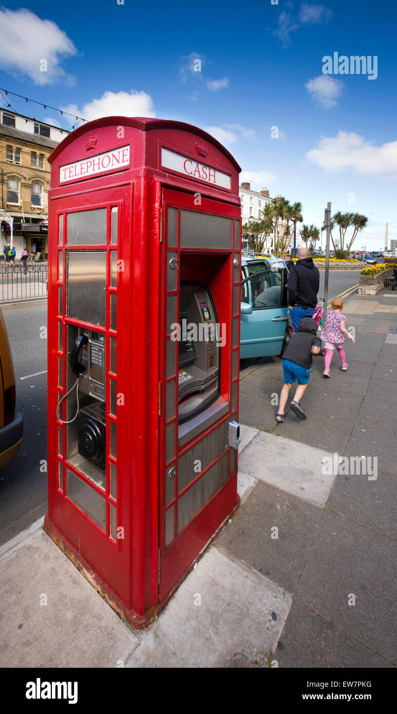 Nel Regno Unito, in Galles, Conwy, Llandudno, Gloddaeth Street, K6 casella telefono convertiti in contanti macchina Foto Stock