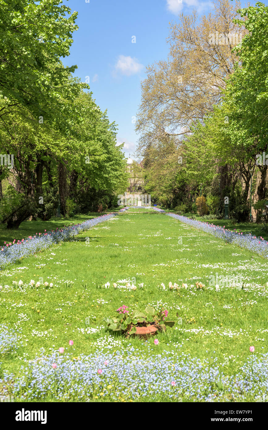 Il giardini Cismigiu (Parcul Cismigiu) è uno dei più grandi e più belli parchi pubblici nel centro di Bucarest costruita nel 1847 Foto Stock