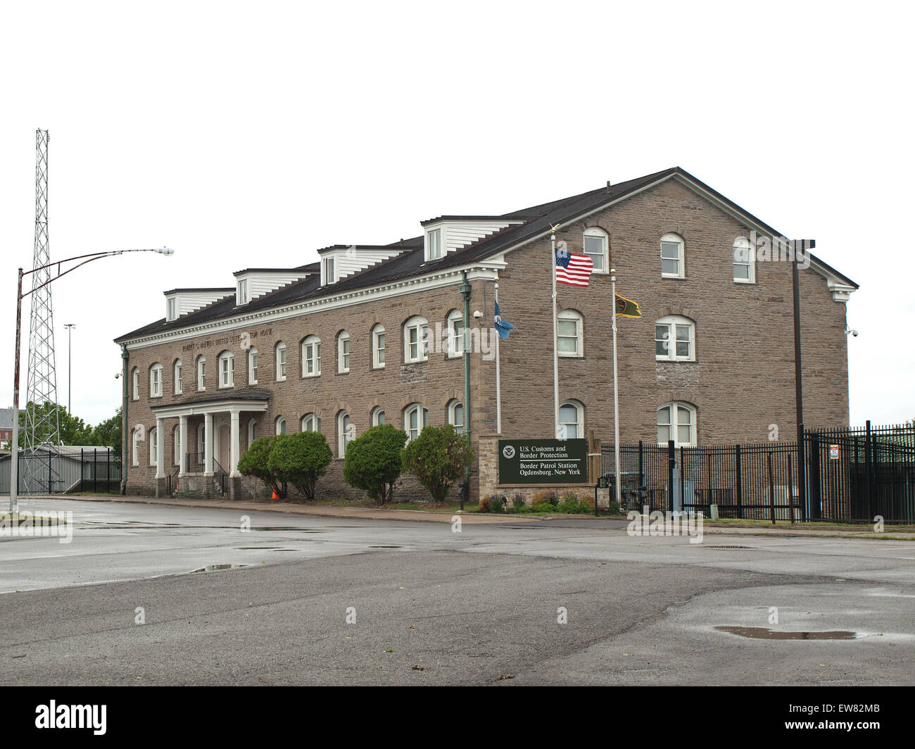Ogdensburg, New York, Stati Uniti d'America. Maggio 31,2015. Stati Uniti Pattuglia di Confine stazione situata nella storica Robert C. McEwen Custom Hous Foto Stock