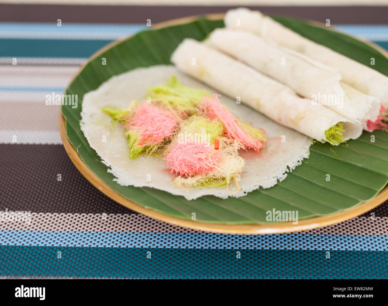 Thai caramella di cotone burrito pancake, nome thai (Roti Saimai) (cotone candy) Foto Stock