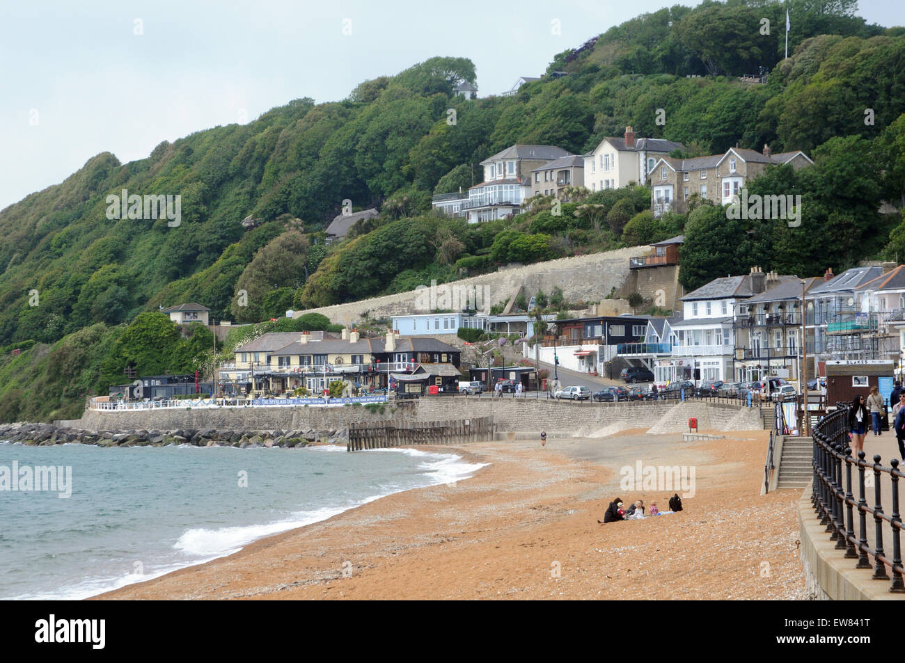 Il lungomare e la spiaggia a Ventnor sull'Isola di Wight. Pic MIke Walker, Mike Walker foto Foto Stock