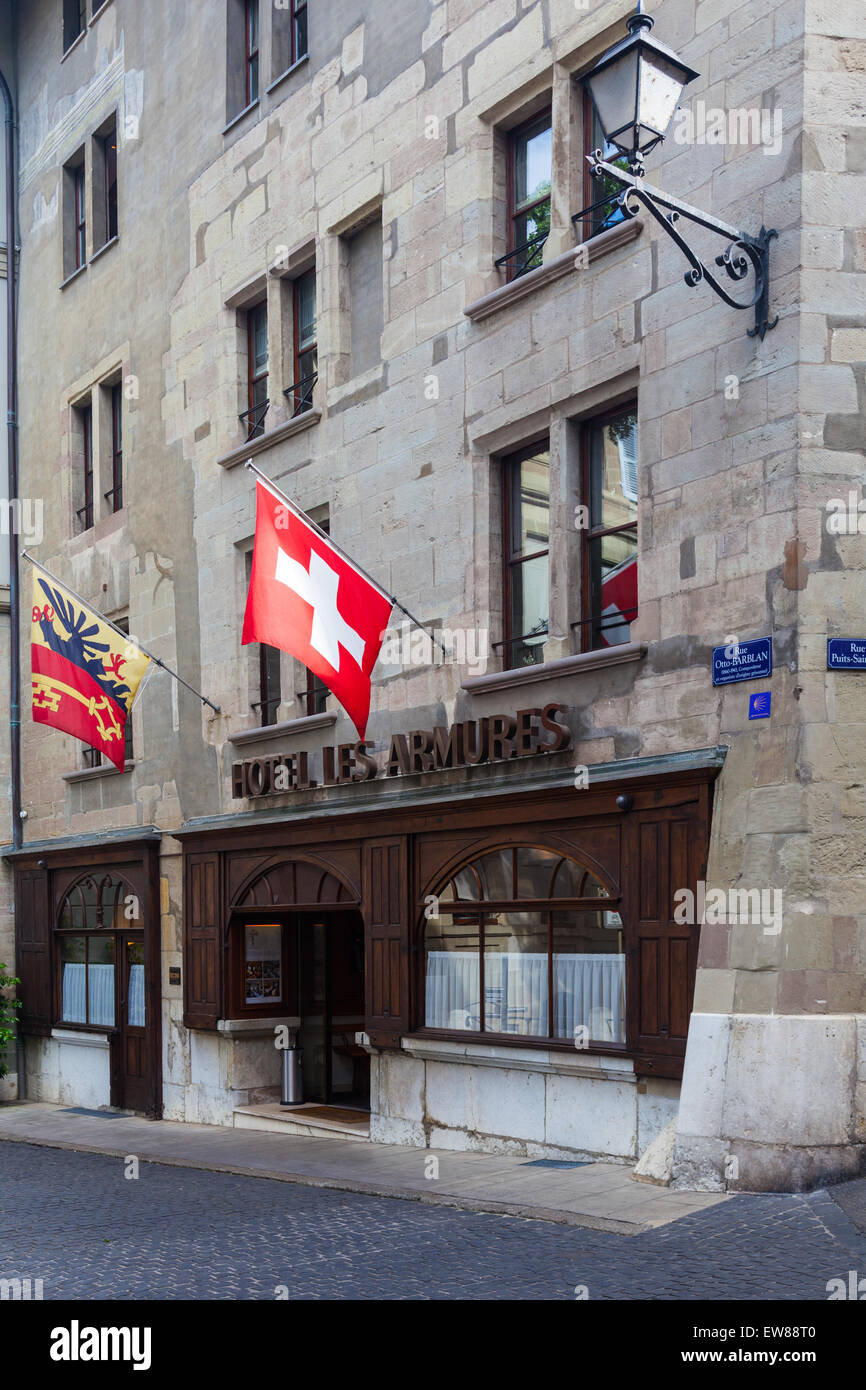 Entrata del Hotel Les Armures su rue otto barblan nella città vecchia di Ginevra Foto Stock