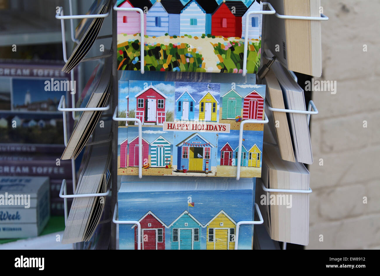 Le cartoline per la vendita a Southwold in Suffolk Foto Stock