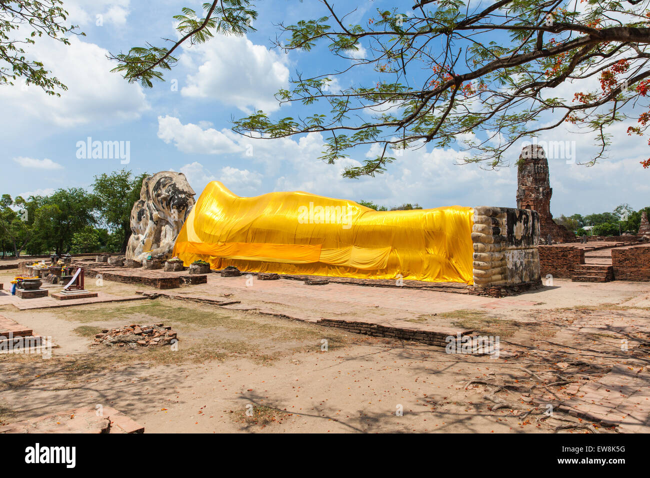 Il Tempio del Buddha reclinato (Wat Lokayasutharam), Ayutthaya, Thailandia. Foto Stock