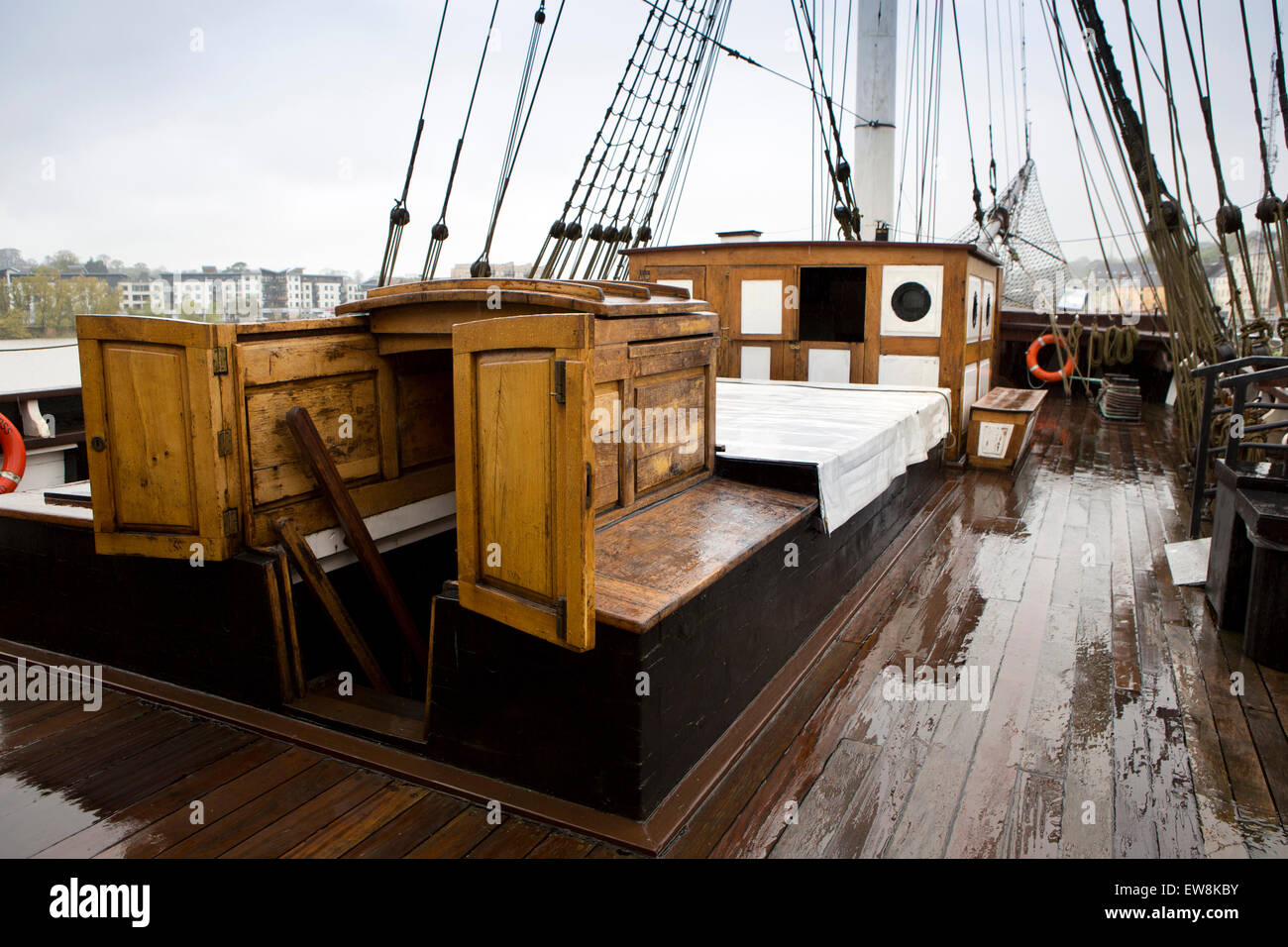 Irlanda, Co Wexford, New Ross, replica 1845 emigrante nave Dunbrody deck e la cambusa Foto Stock