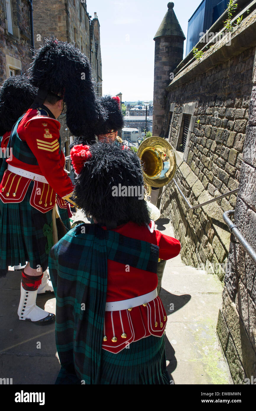 Le guardie scozzesi off duty nelle vicinanze del Castello di Edinburgo Foto Stock