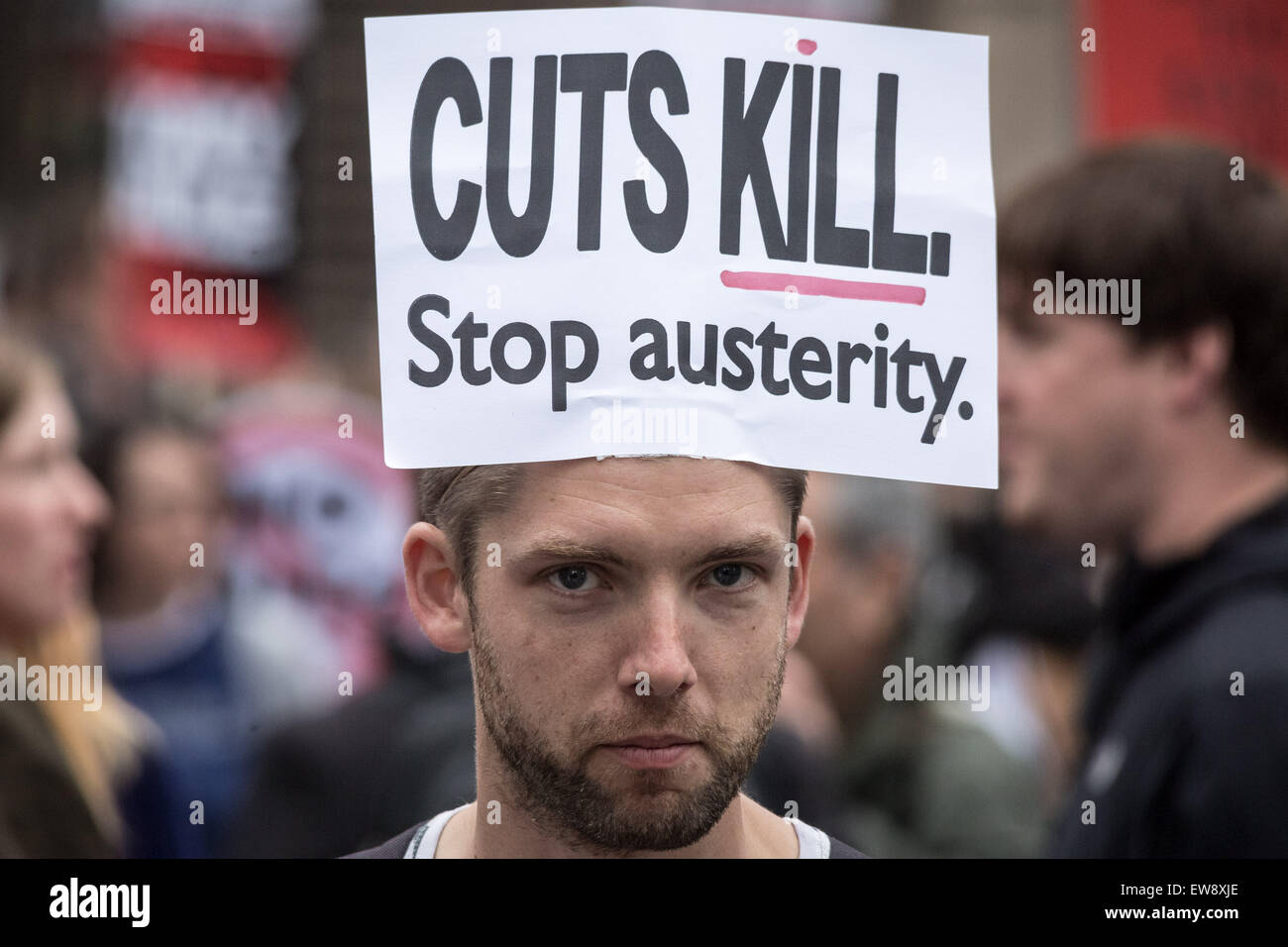 Londra, Regno Unito. Xx Giugno, 2015. 'Fine austerità ora' proteste di massa di credito di dimostrazione: Guy Corbishley/Alamy Live News Foto Stock