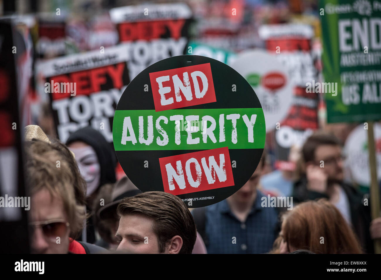 Londra, Regno Unito. Xx Giugno, 2015. 'Fine austerità ora' proteste di massa di credito di dimostrazione: Guy Corbishley/Alamy Live News Foto Stock