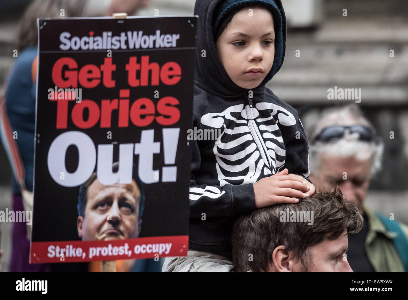 Londra, Regno Unito. Xx Giugno, 2015. 'Fine austerità ora' proteste di massa di credito di dimostrazione: Guy Corbishley/Alamy Live News Foto Stock