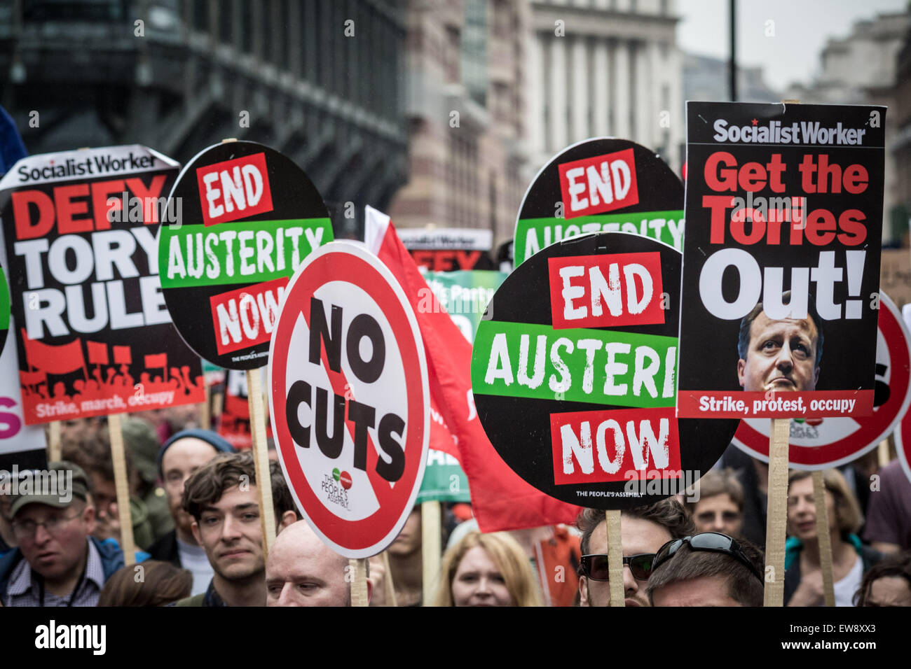 Londra, Regno Unito. Xx Giugno, 2015. 'Fine austerità ora' proteste di massa di credito di dimostrazione: Guy Corbishley/Alamy Live News Foto Stock