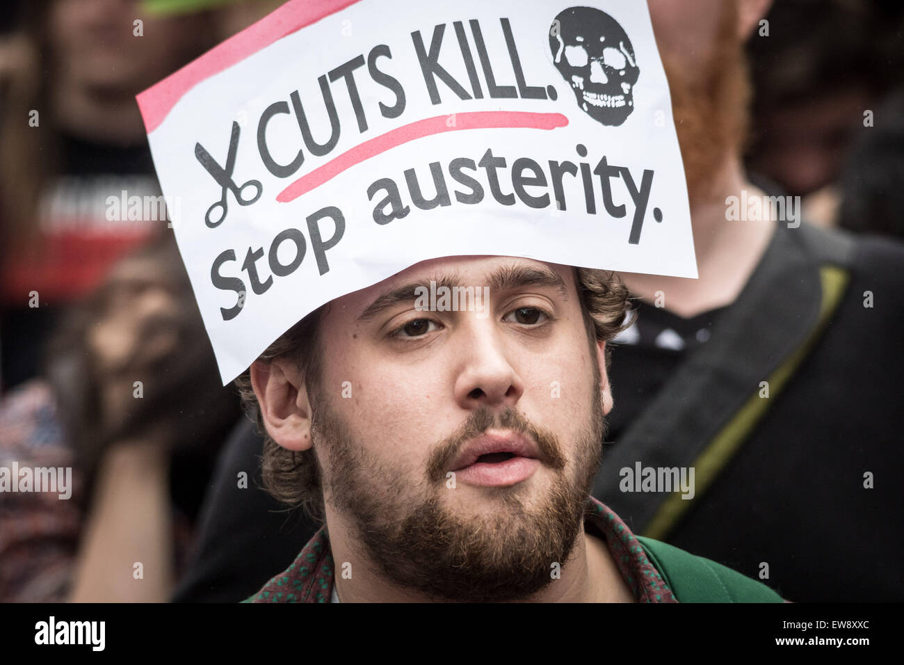 Londra, Regno Unito. Xx Giugno, 2015. 'Fine austerità ora' proteste di massa di credito di dimostrazione: Guy Corbishley/Alamy Live News Foto Stock