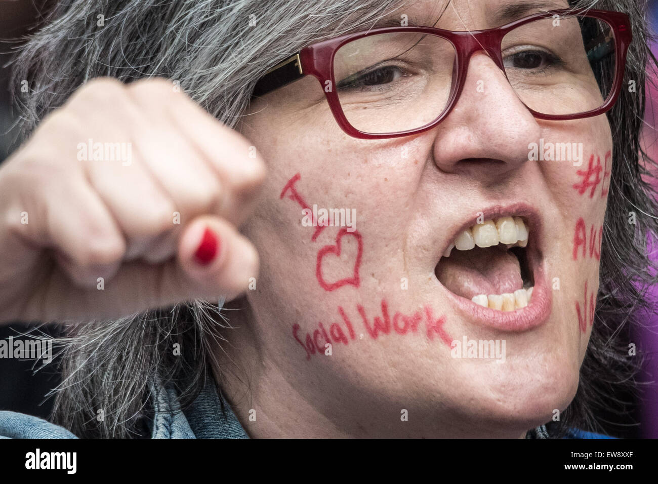 Londra, Regno Unito. Xx Giugno, 2015. 'Fine austerità ora' proteste di massa di credito di dimostrazione: Guy Corbishley/Alamy Live News Foto Stock