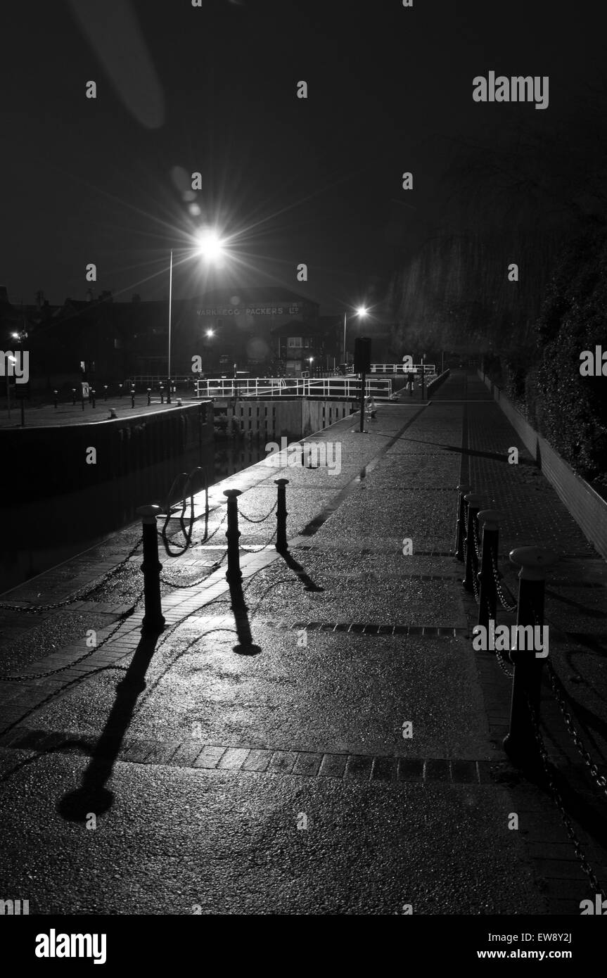 Banca Canale di Beagle in Newark on Trent, Nottinghamshire England Regno Unito Foto Stock