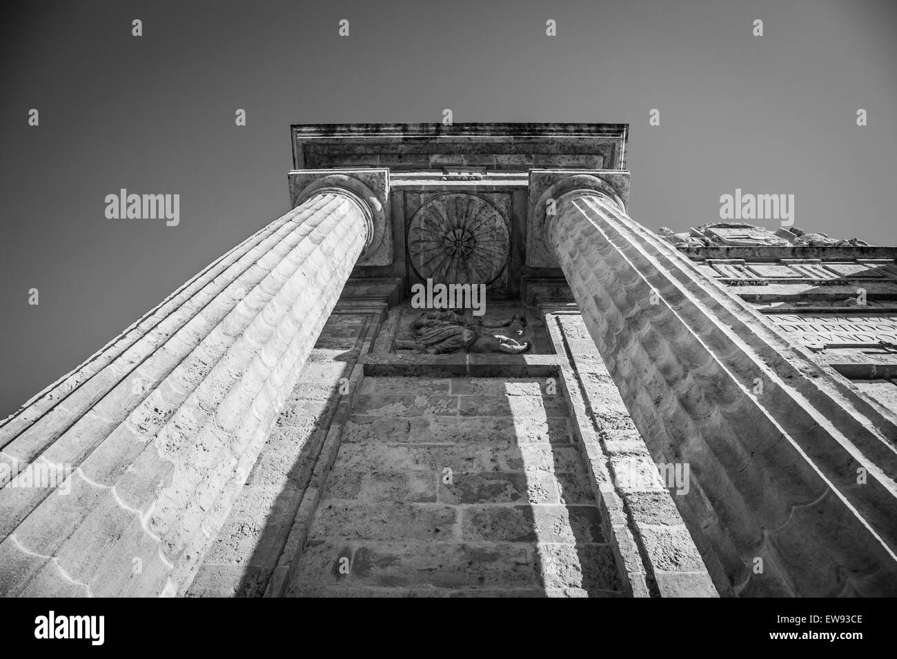 Dettaglio in prospettiva di colonne romane, Italia Foto Stock