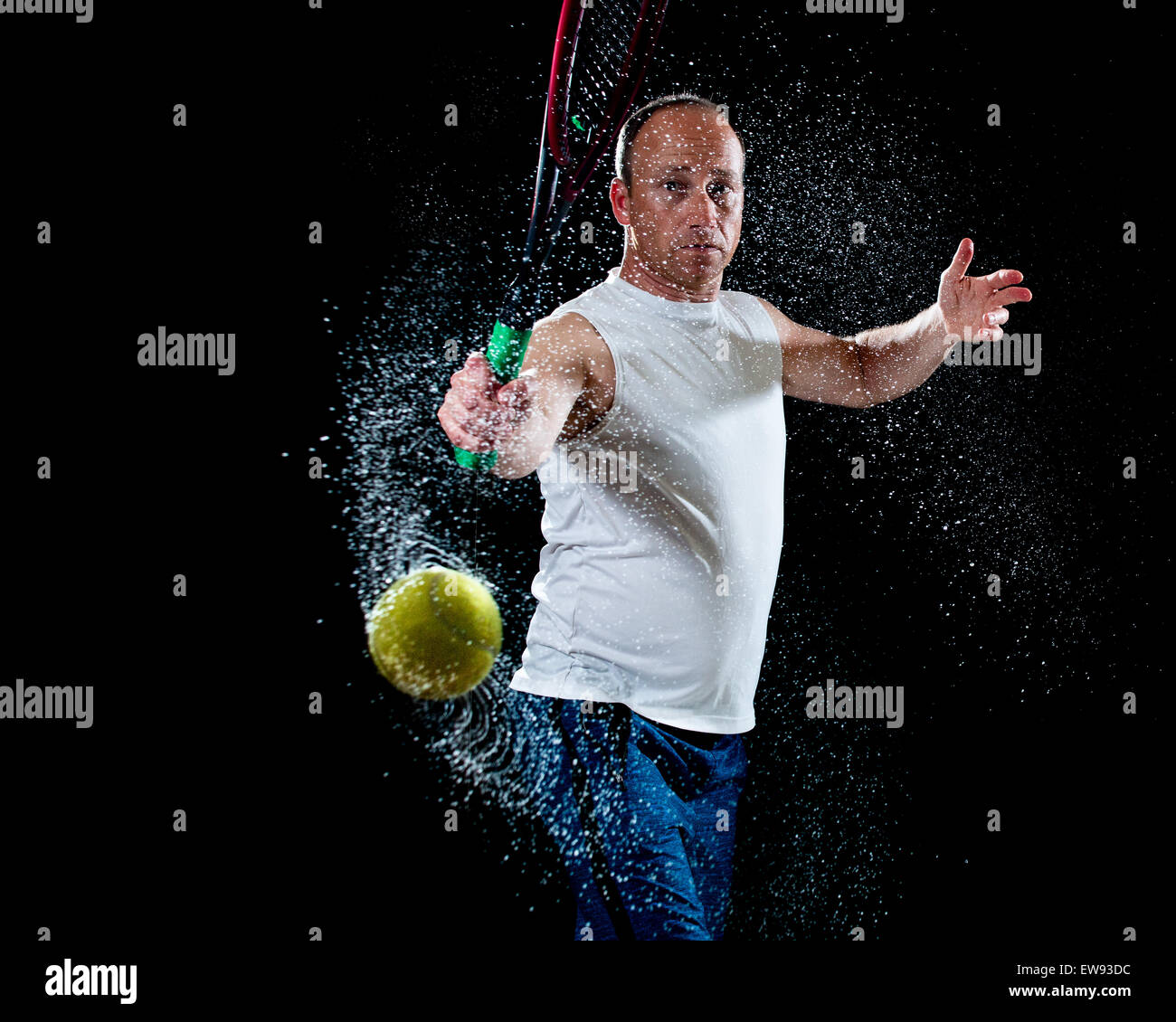 Tennis azione girato. Scritto. Studio shot sul nero. Foto Stock