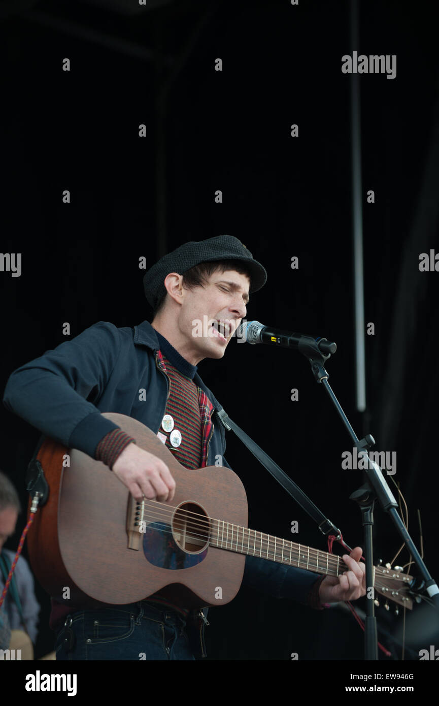 Glasgow, Scozia. Xx Giugno, 2015. Gerry cannella canta ad anti-austerità dimostrazione tenutasi a Glasgow a coincidere con l'Assemblea popolare contro la demo di austerità che si terrà a Londra. Credito: Tony Clerkson/Alamy Live News Foto Stock