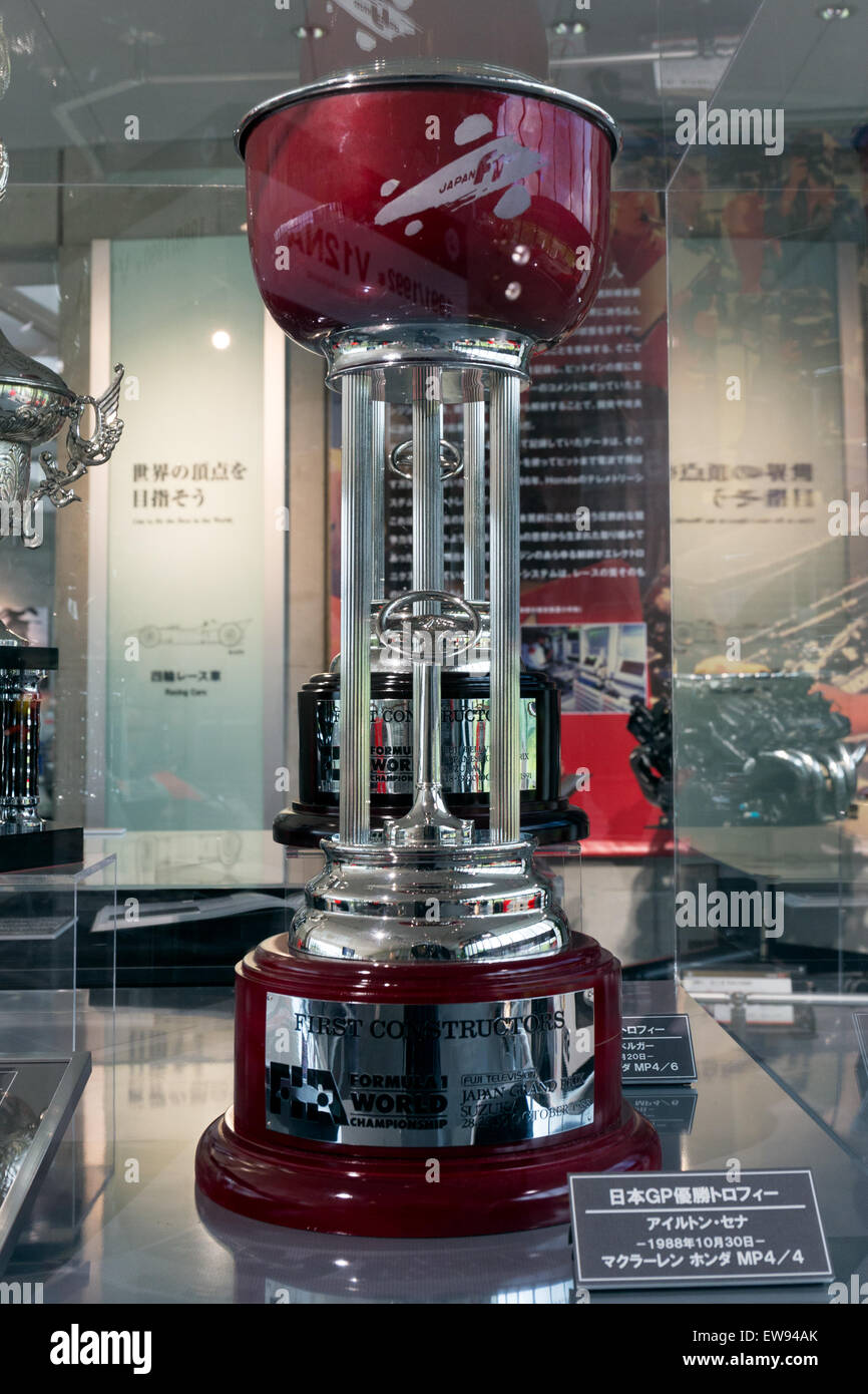 Il trofeo giapponese GP 1988, esposto alla Honda Collection Hall, commemora il significativo contributo di Honda allo sport motoristico e il loro successo in Formula 1 negli anni '1980 Foto Stock