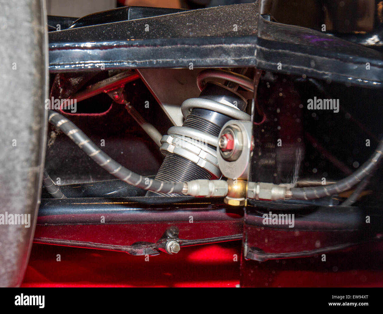 La sospensione anteriore Kojima KE007, esposta nel 2013 a Yurakucho, mostra la prima vettura giapponese di Formula 1 della stagione 1976. Foto Stock