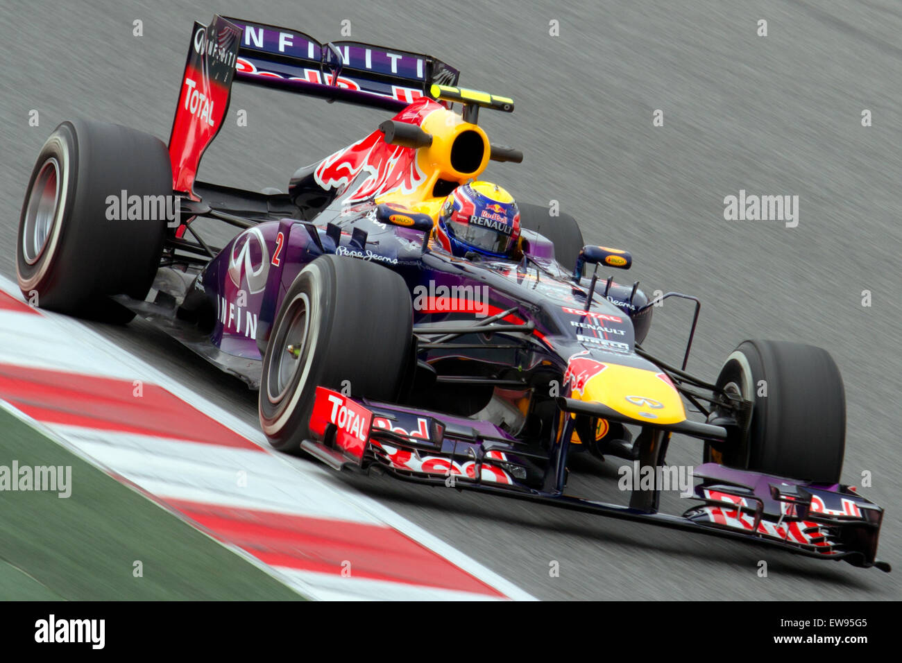 Mark Webber prova per la Red Bull Racing il giorno 3 del test pre-stagione 2013 in Catalogna, mettendo a punto la sua RB9 in vista della stagione di Formula 1. Foto Stock