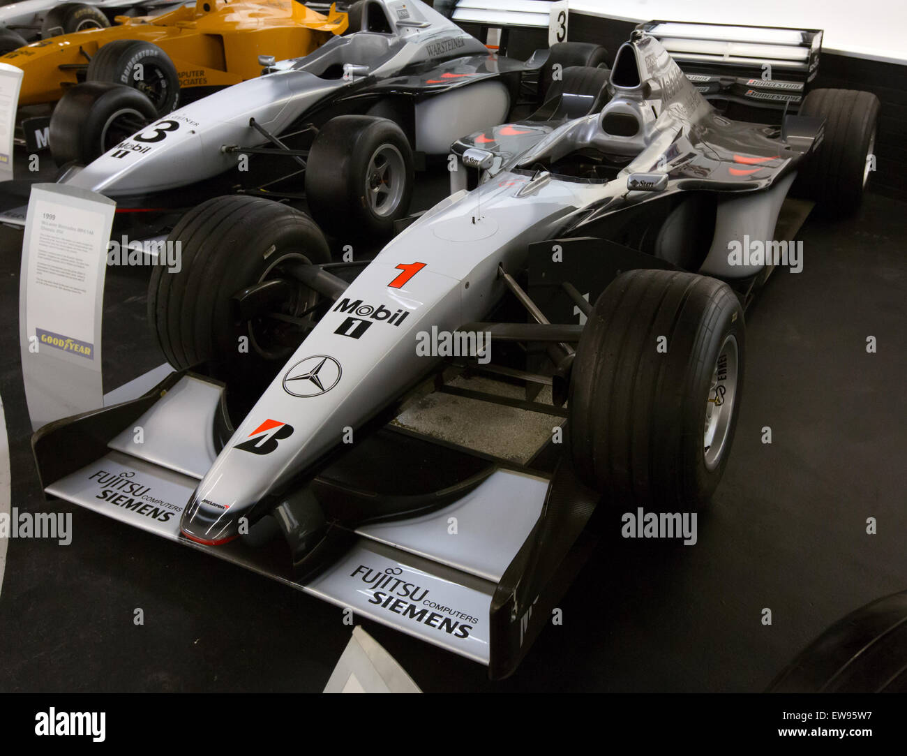 La McLaren MP4-14, esposta alla Donington Grand Prix Collection, la vettura di Formula 1 vincitrice del campionato 1999 di Mika Häkkinen. Foto Stock
