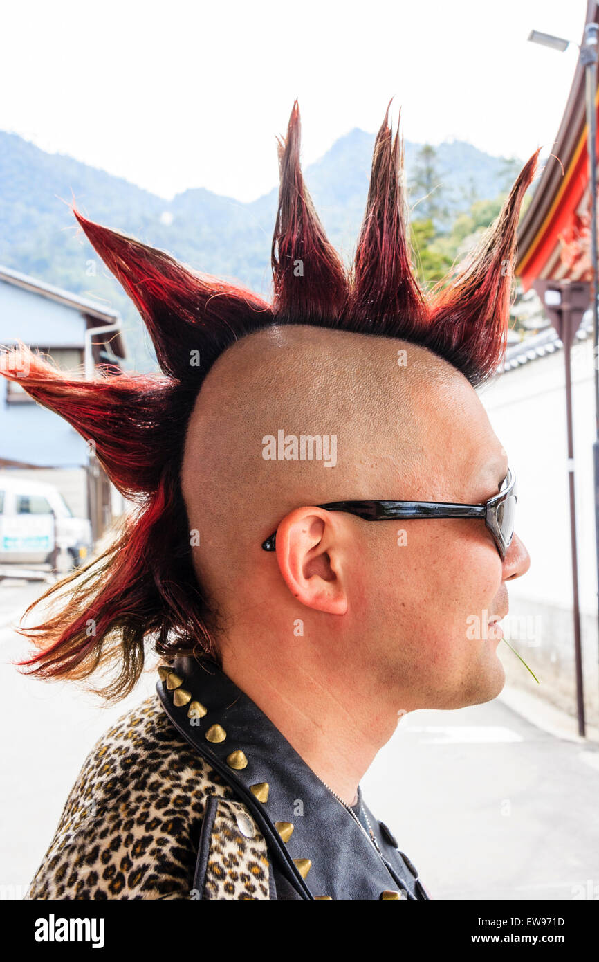 Taglio di capelli punk immagini e fotografie stock ad alta risoluzione -  Alamy