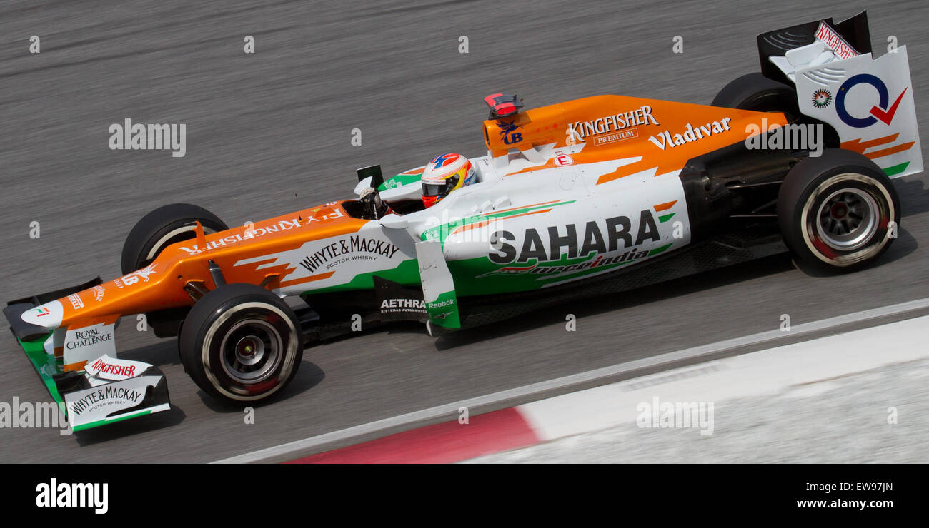 Paul di resta ha mostrato forma competitiva durante il Gran Premio di Malesia FP2 2012, adattando la sua configurazione alle difficili condizioni della pista in preparazione al fine settimana di gara. Foto Stock