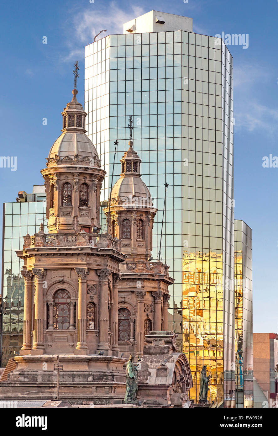 Santiago de Cile downtown, storici e moderni edifici, Cile. Foto Stock