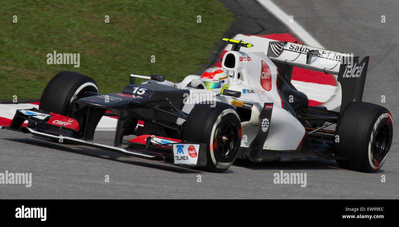 Sergio Perez si qualifica per il Gran Premio della Malesia 2012, segnando un momento significativo nella sua carriera agonistica. Le sue prestazioni dimostrarono velocità e abilità, puntando a competere in una delle gare di F1 più impegnative della stagione. Foto Stock