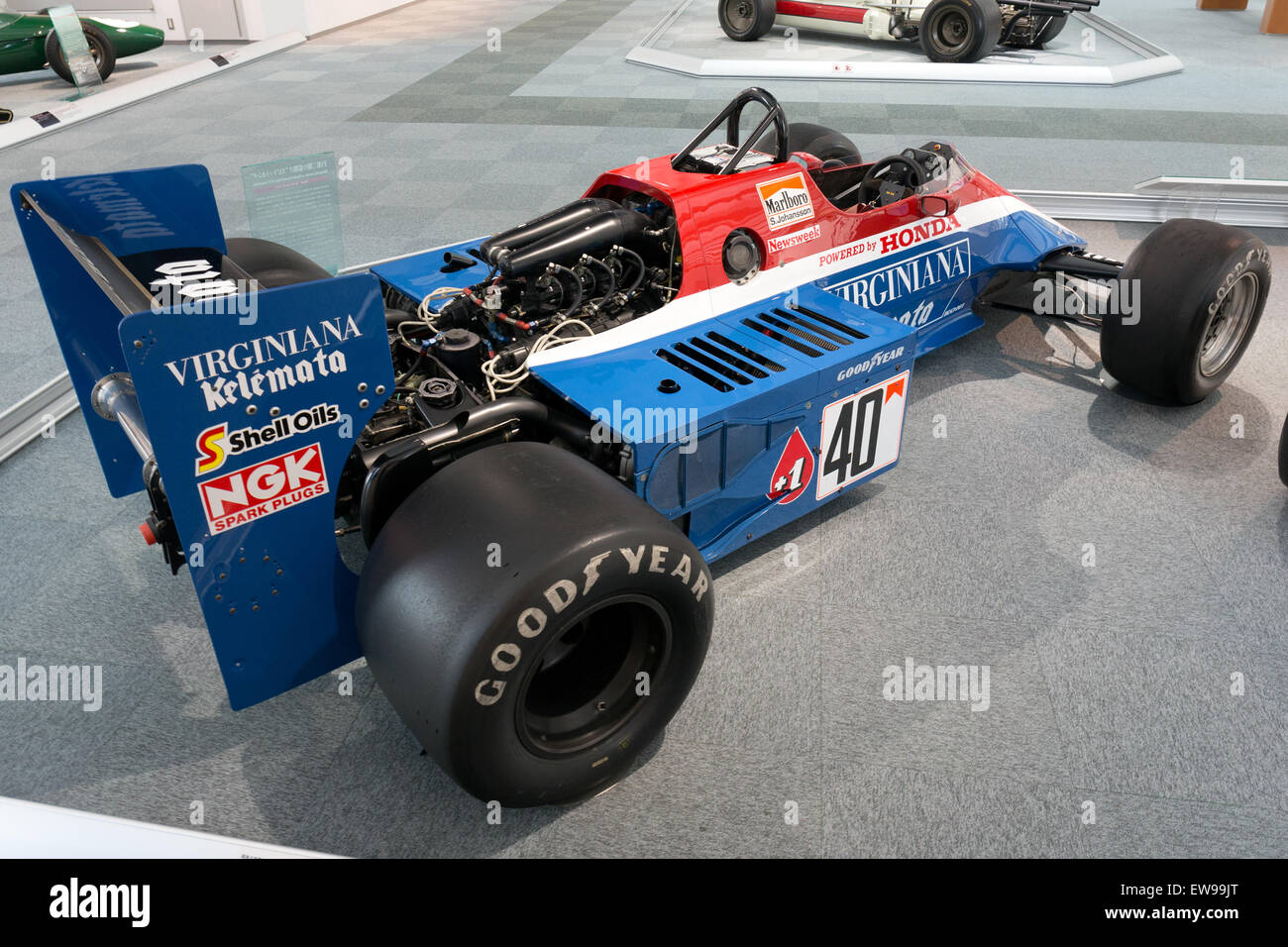 La Spirit 201C è un'auto da corsa esposta nella Honda Collection Hall, nota per il suo design innovativo e la sua ingegneria. Questa vista posteriore destra cattura la sua forma essenziale e l'aerodinamica avanzata, sottolineando il suo ruolo nella storia degli sport motoristici. Foto Stock