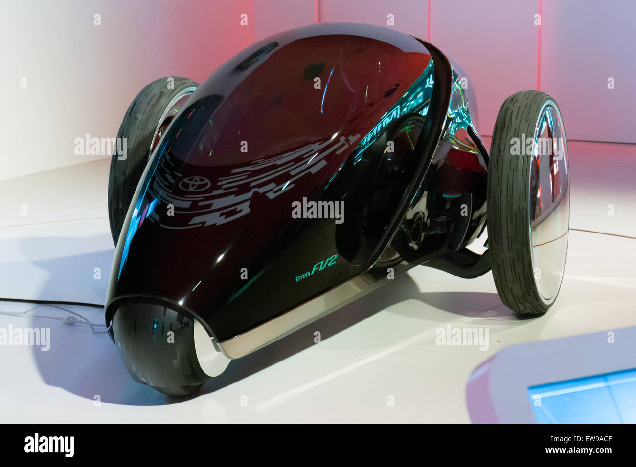 La Toyota FV2, mostrata in modalità parcheggio al Tokyo Motor Show 2013, presenta un design innovativo del veicolo e la tecnologia automobilistica. Foto Stock